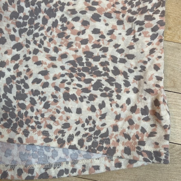🌺 OLD NAVY Animal Print Soft Cotton Long Sleeve Tee - Picture 4 of 8